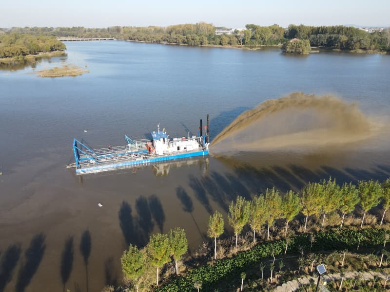 Draga aspirante con pompa sommergibile e tagliasabbia per profondità di dragaggio più elevate
