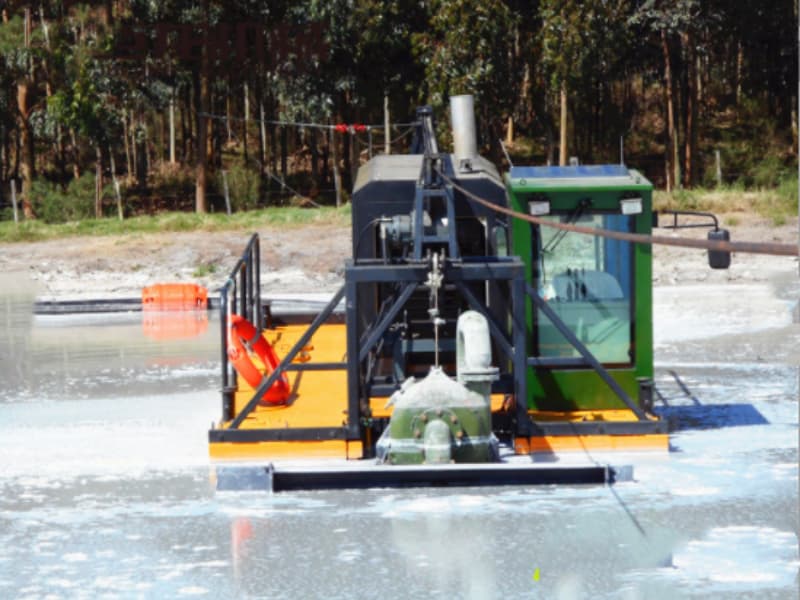 Draga aspirante con testa di trivella a propulsione idraulica per dragaggio di fiumi, laghi e stagni