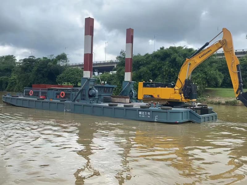 Piattaforma di lavoro personalizzata per escavatori e draghe retroescavatori per operazioni di escavazione